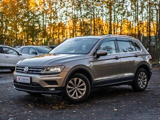 2017 Volkswagen Tiguan II, бежевый, 2101200 рублей, вид 1