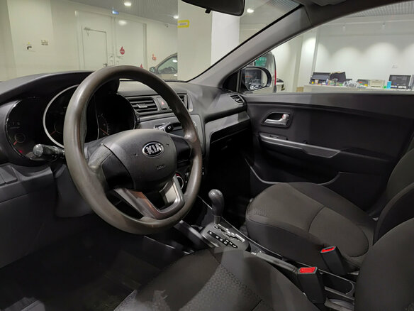 2013 Kia Rio 4-speed III, чёрный, 870000 рублей - вид 15