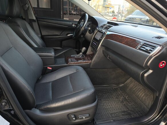 2017 Toyota Camry VII (XV50) Рестайлинг, чёрный, 2099000 рублей - вид 27
