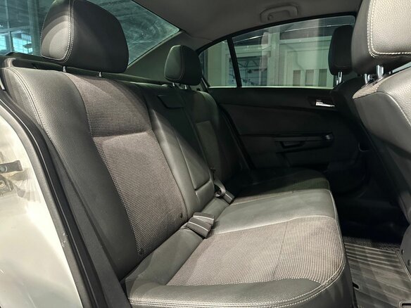 2011 Opel Astra H Рестайлинг, белый, 622000 рублей - вид 12
