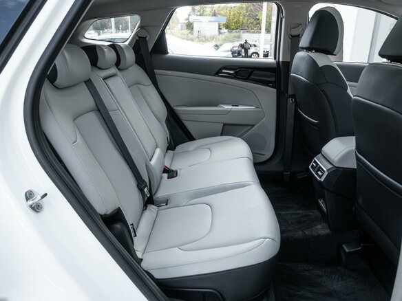2026 Kia Sportage V Рестайлинг, белый, 3832500 рублей - вид 6