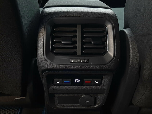 2018 Volkswagen Tiguan II, чёрный, 2119000 рублей - вид 16