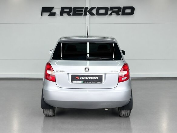 2013 Skoda Fabia II Рестайлинг, серебристый, 799000 рублей - вид 5