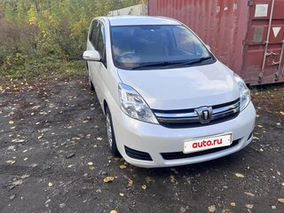 2013 Toyota ISis I Рестайлинг, белый, 1690000 рублей, вид 1