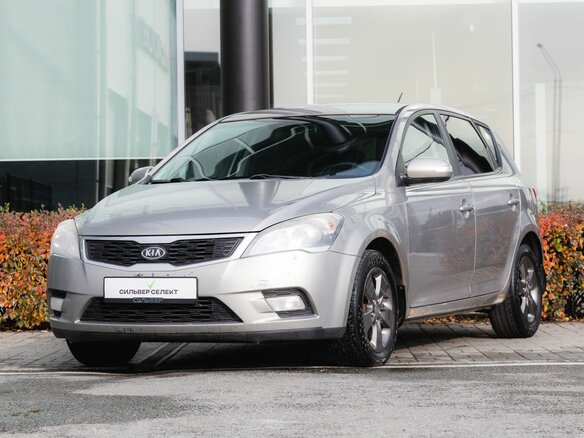 2010 Kia Ceed I Рестайлинг, серебристый, 600000 рублей