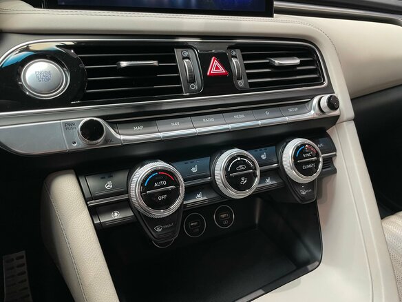 2021 Genesis G70 I Рестайлинг, серый, 3430000 рублей - вид 17
