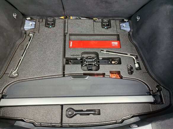 2016 Toyota Prius IV (XW50), синий, 1870000 рублей - вид 9