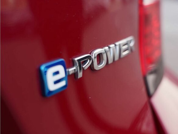 2018 Nissan Note e-Power II Рестайлинг, красный, 1155000 рублей - вид 9