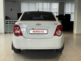 2014 Chevrolet Aveo II, белый, 630000 рублей, вид 5