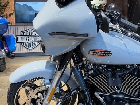 2024 Harley-Davidson Street Glide, серый, 3950000 рублей, вид 5