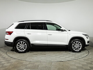 2019 Skoda Kodiaq I, белый, 1989700 рублей, вид 4