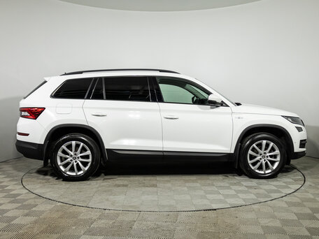 2019 Skoda Kodiaq I, белый, 1989700 рублей, вид 4