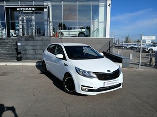 2016 Kia Rio III Рестайлинг, белый, 950000 рублей, вид 3