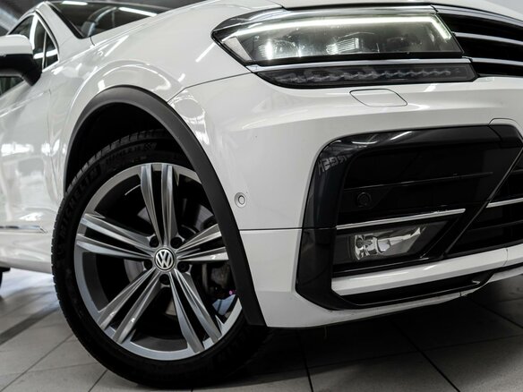 2018 Volkswagen Tiguan Allspace II, белый, 3369000 рублей - вид 9