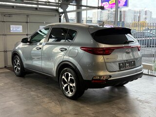 2020 Kia Sportage IV Рестайлинг, серый, 2280000 рублей, вид 4