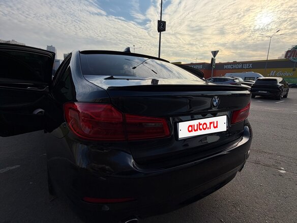 2018 BMW 5 серии 520i VII (G30/G31/G38), чёрный, 3000000 рублей - вид 8