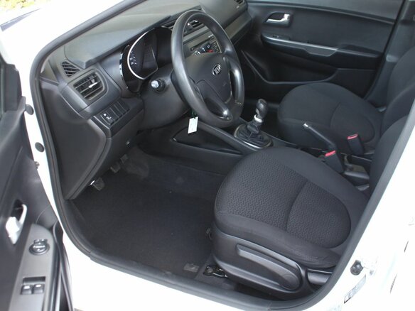 2017 Kia Rio III Рестайлинг, белый, 920000 рублей - вид 14