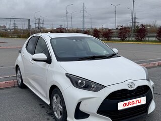2020 Toyota Yaris IV, белый, 1280000 рублей, вид 1
