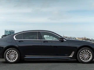 2015 BMW 7 серии 730d xDrive VI (G11/G12), чёрный, 2700000 рублей, вид 3