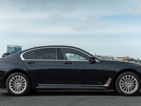 2015 BMW 7 серии 730d xDrive VI (G11/G12), чёрный, 2700000 рублей, вид 3