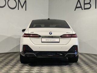 2023 BMW 5 серии 530i xDrive VIII (G60/G61/G68), белый, 7800000 рублей, вид 4