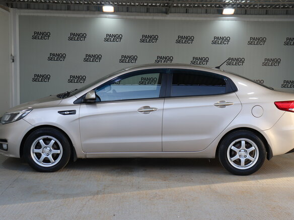 2015 Kia Rio III Рестайлинг, бежевый, 838000 рублей - вид 2
