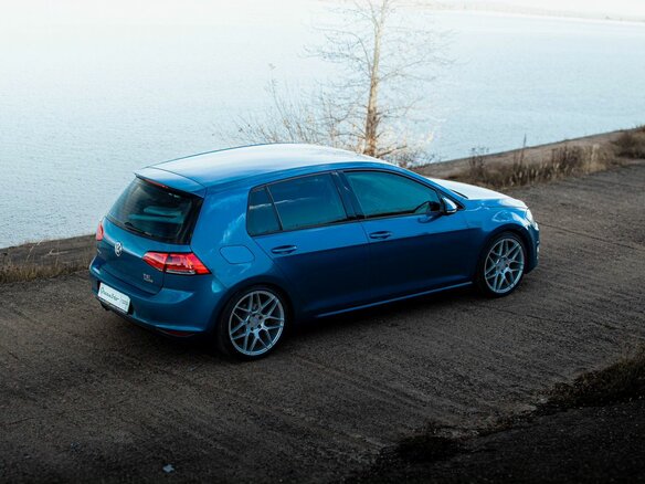 2013 Volkswagen Golf VII, голубой, 990000 рублей - вид 18