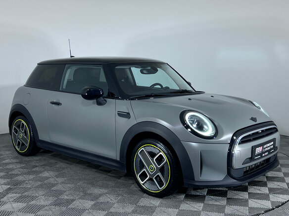 2021 Mini Hatch Cooper III (F55/F56) Рестайлинг 2, серый, 1850000 рублей - вид 2
