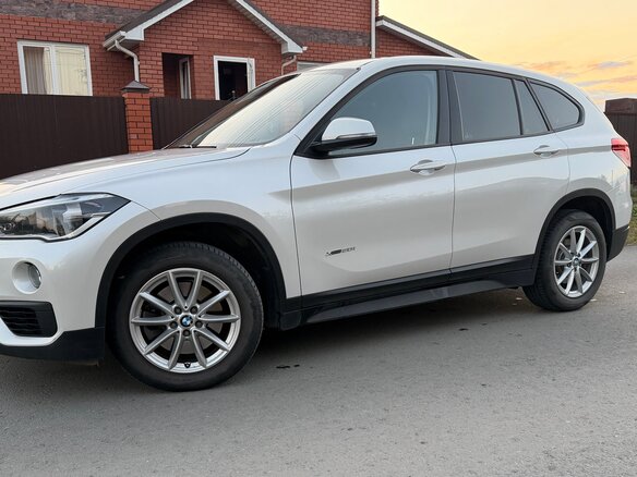 2017 BMW X1 20i xDrive II (F48), белый, 2740000 рублей - вид 10