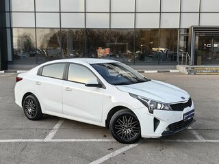 2021 Kia Rio IV Рестайлинг, белый, 1330000 рублей, вид 1