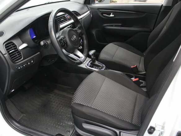 2020 Kia Rio IV, белый, 1549000 рублей - вид 12