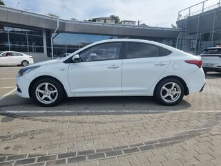2018 Hyundai Solaris II, белый, 990000 рублей, вид 5