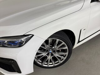 2021 BMW 7 серии 730d VI (G11/G12) Рестайлинг, белый, 6490000 рублей, вид 4