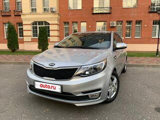 2016 Kia Rio III Рестайлинг, серебристый, 1130000 рублей, вид 3