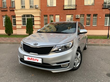 2016 Kia Rio III Рестайлинг, серебристый, 1130000 рублей, вид 3