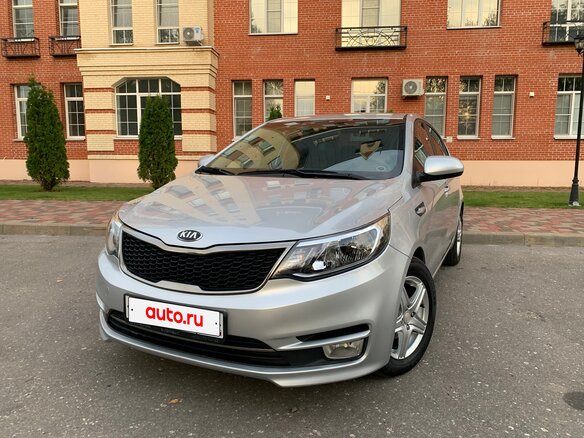 2016 Kia Rio III Рестайлинг, серебристый - вид 2