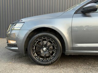 2017 Skoda Octavia III (A7), серый, 1650000 рублей, вид 5