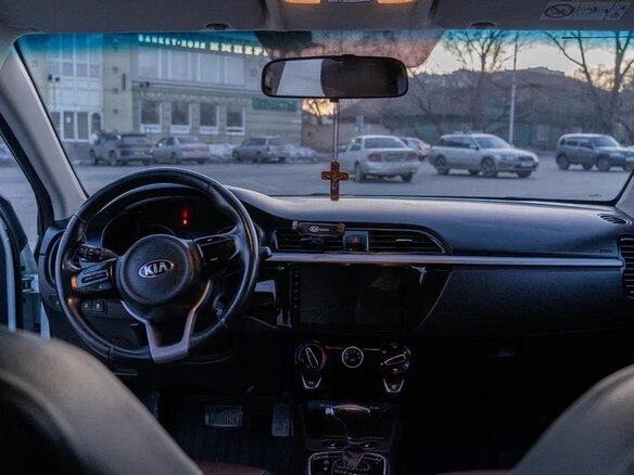 2017 Kia Rio IV, белый, 1150000 рублей - вид 3