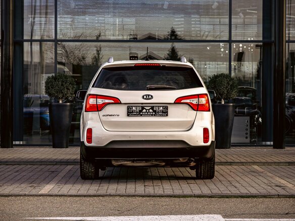 2017 Kia Sorento II Рестайлинг, белый, 1755000 рублей - вид 4