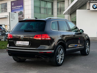 2015 Volkswagen Touareg II Рестайлинг, коричневый, 2758000 рублей, вид 5