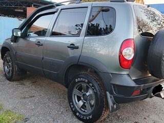 2019 Chevrolet Niva I Рестайлинг, серый, 750000 рублей, вид 4