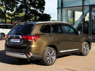 2020 Mitsubishi Outlander III Рестайлинг 3, коричневый, 1907000 рублей, вид 4