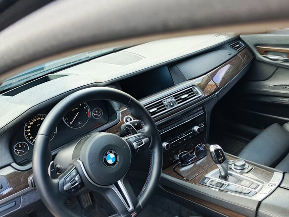 2010 BMW 7 серии Long 750Li xDrive V (F01/F02/F04), чёрный, 1700777 рублей - вид 13
