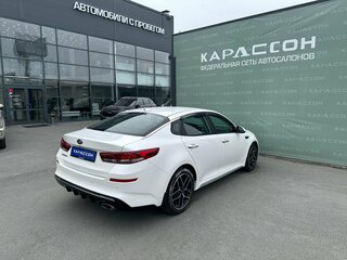 2019 Kia Optima IV Рестайлинг, белый, 1860000 рублей, вид 2