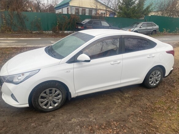 2022 Hyundai Solaris II Рестайлинг, белый, 1550000 рублей - вид 2