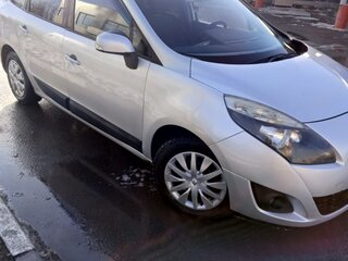 2011 Renault Scenic Grand III, серебристый, 850000 рублей, вид 2