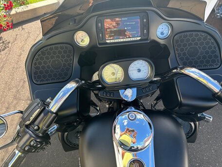 2015 Harley-Davidson Road Glide, чёрный, 1400000 рублей, вид 3
