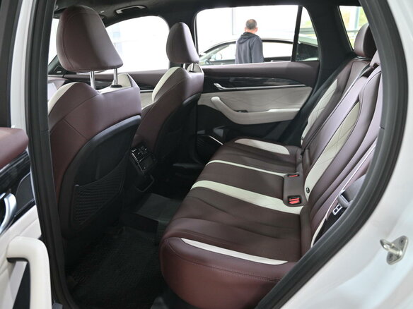 2026 Geely Monjaro I, белый, 4954990 рублей - вид 24