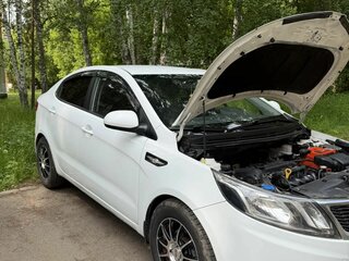 2014 Kia Rio 4-speed III, белый, 800000 рублей, вид 3