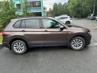 2019 Volkswagen Tiguan II, коричневый, 2830000 рублей, вид 3